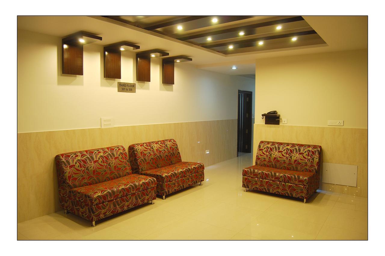 Hotel Jinendra Palace Jaipur Buitenkant foto