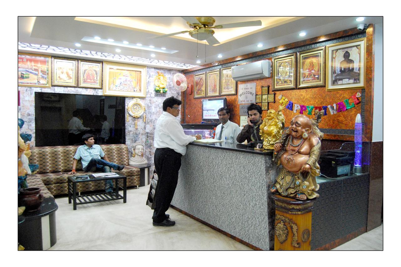 Hotel Jinendra Palace Jaipur Buitenkant foto