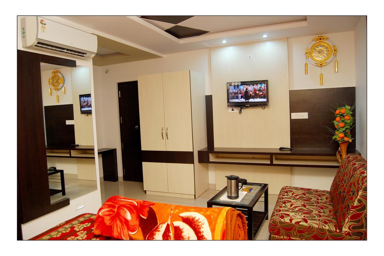 Hotel Jinendra Palace Jaipur Buitenkant foto