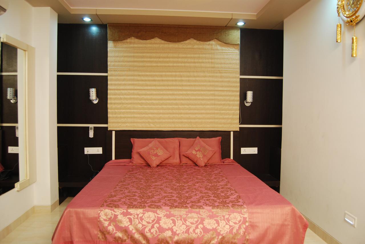 Hotel Jinendra Palace Jaipur Buitenkant foto