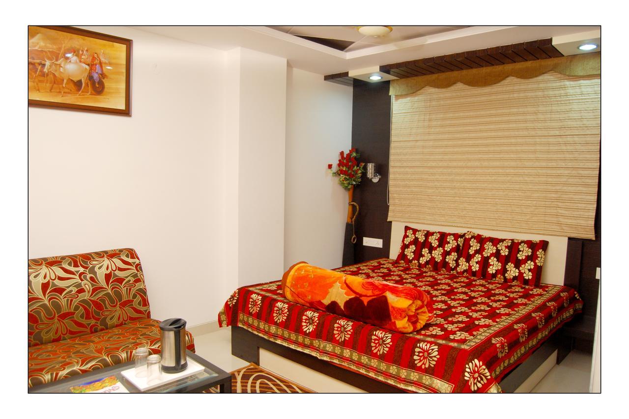 Hotel Jinendra Palace Jaipur Buitenkant foto