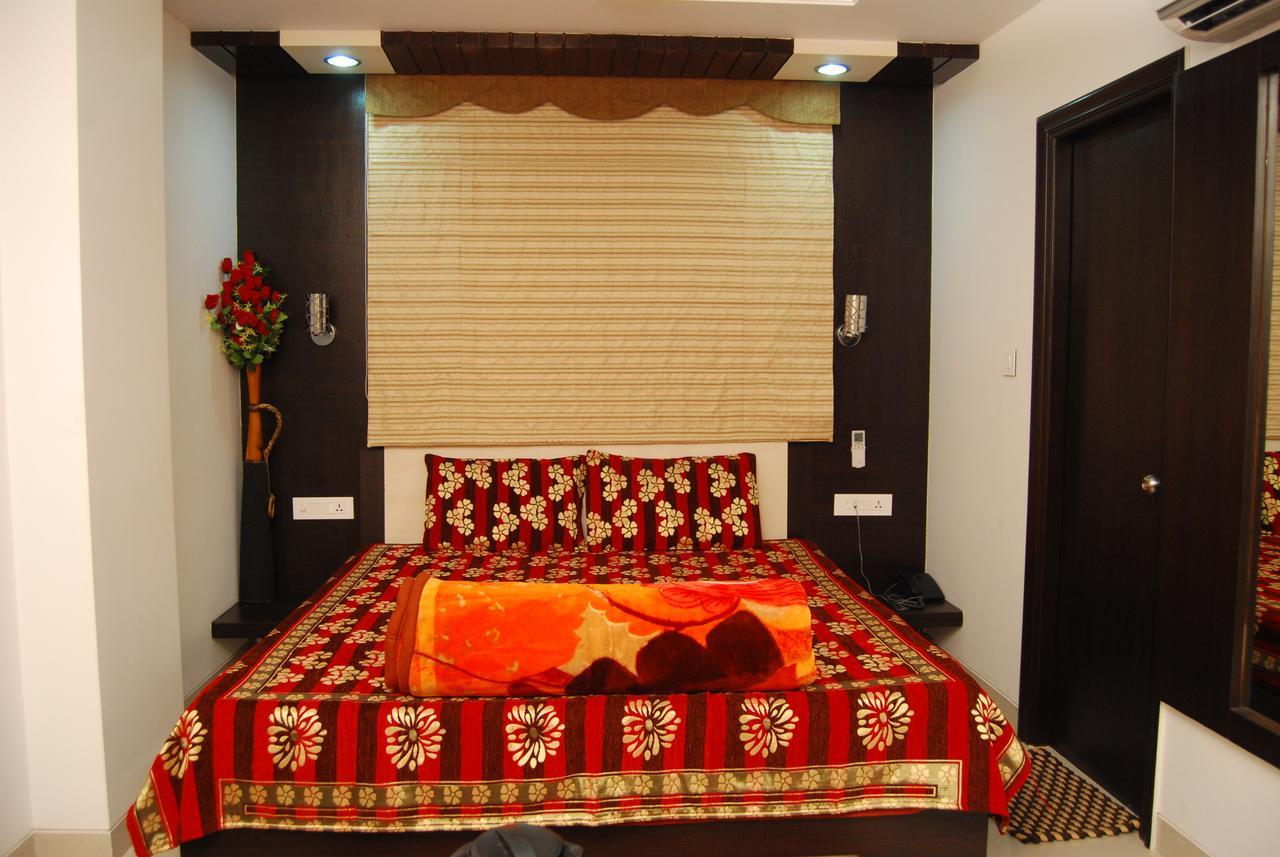 Hotel Jinendra Palace Jaipur Buitenkant foto