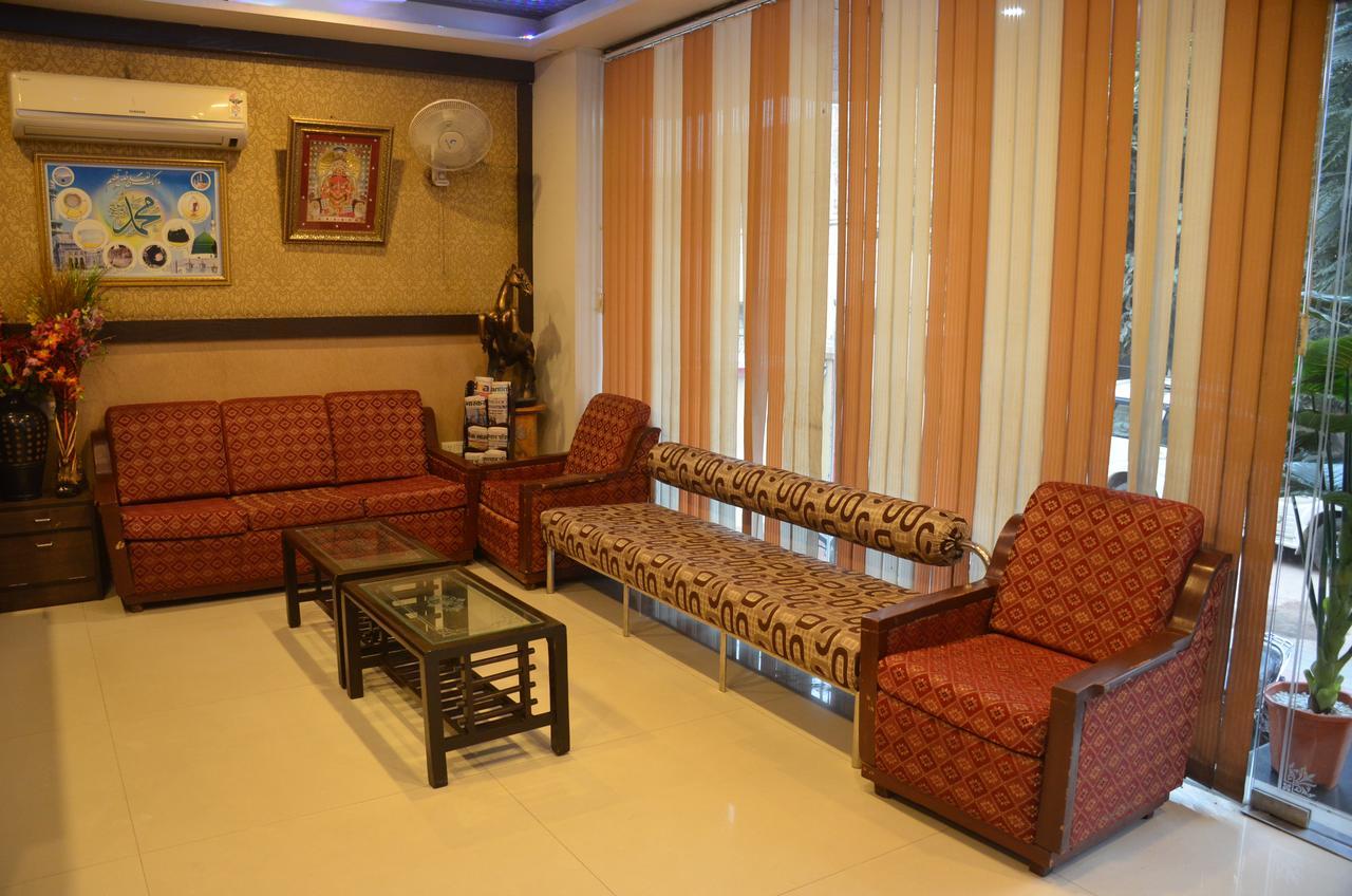 Hotel Jinendra Palace Jaipur Buitenkant foto
