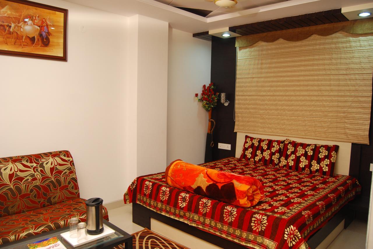 Hotel Jinendra Palace Jaipur Buitenkant foto