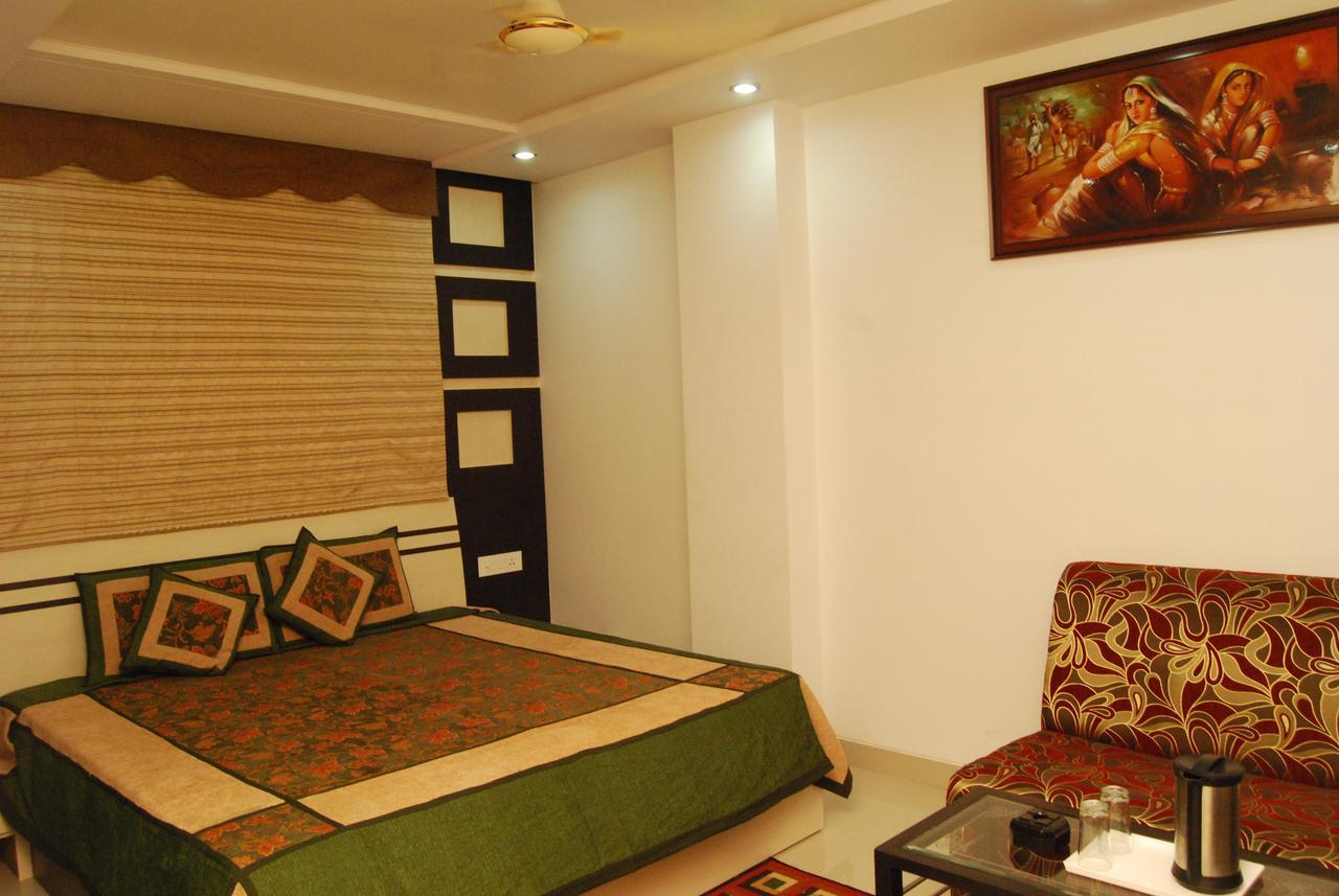 Hotel Jinendra Palace Jaipur Buitenkant foto