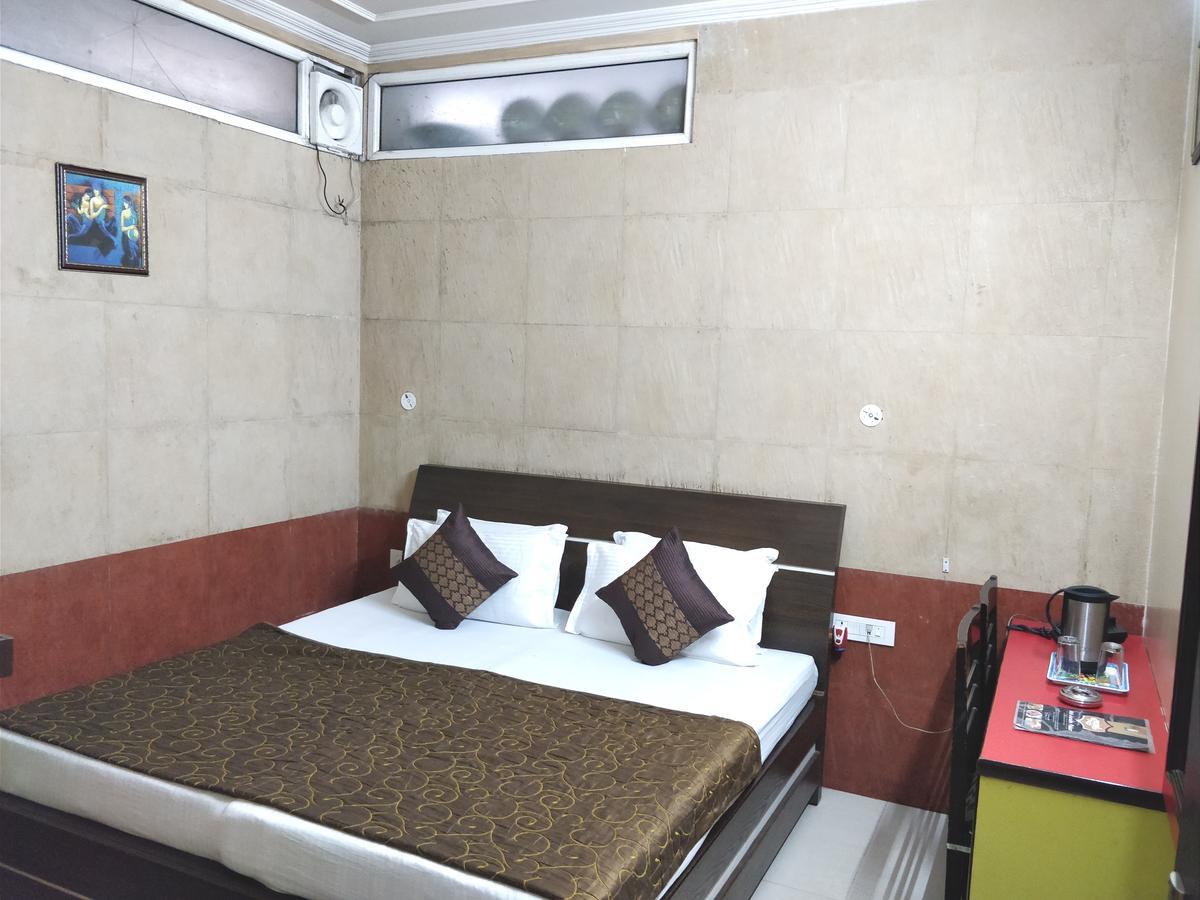 Hotel Jinendra Palace Jaipur Buitenkant foto