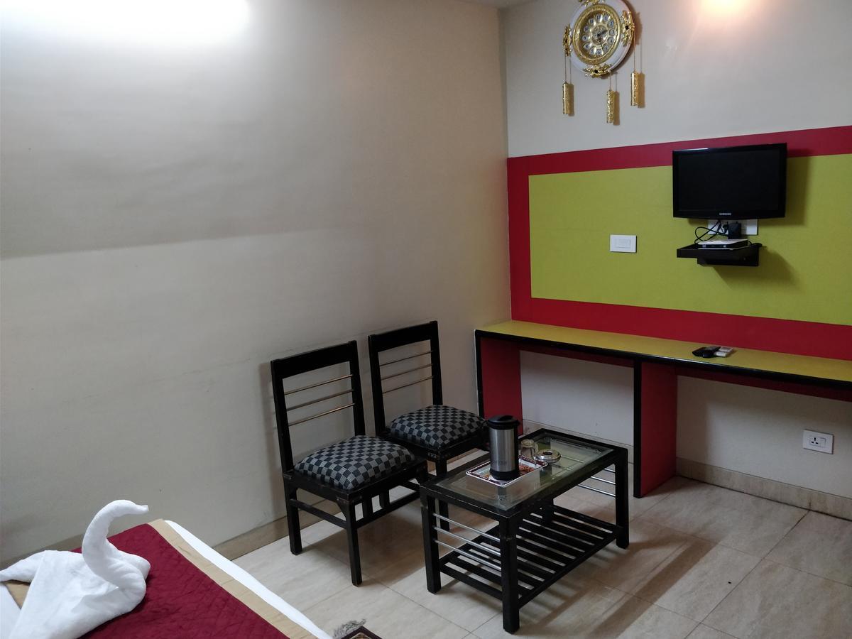 Hotel Jinendra Palace Jaipur Buitenkant foto