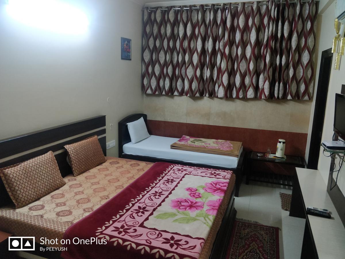 Hotel Jinendra Palace Jaipur Buitenkant foto